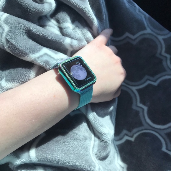 Apple Watch Series 3 w/ cases - Picture 3 of 4